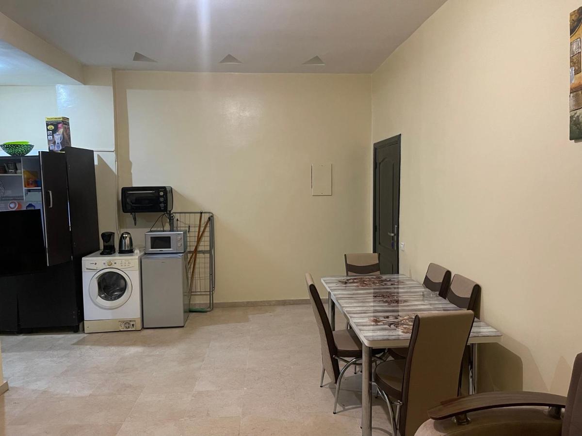 Numero 4 Au Rez-de-chaussee Pour Famille Appartement