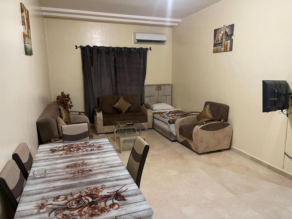 Numero 4 Au Rez-de-chaussee Pour Famille Appartement